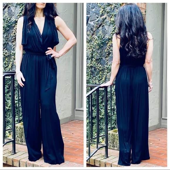 ✨LAST ONE ✨fabulous black wide leg jumpsuit - Picture 3 of 8